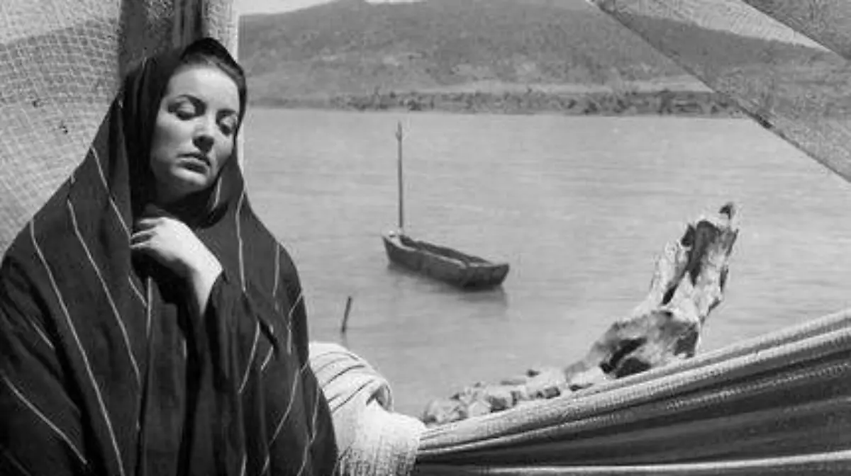 María Félix en el lago de Pátzcuaro